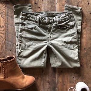 American Eagle | Soft Faded Olive CropSkinny Capri